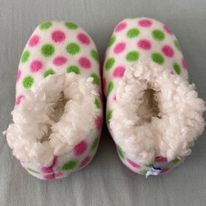 Snoozies baby pink green white soft slippers